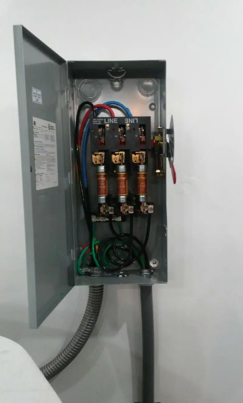 Three-phase disconnect switch installed for Electrical Wiring & Rewiring in Green